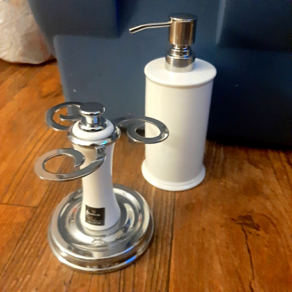 PORCELAIN WAMSUTTA SOAP DISPENSER & TOOTHBRUSH BRUSH HOLDER c